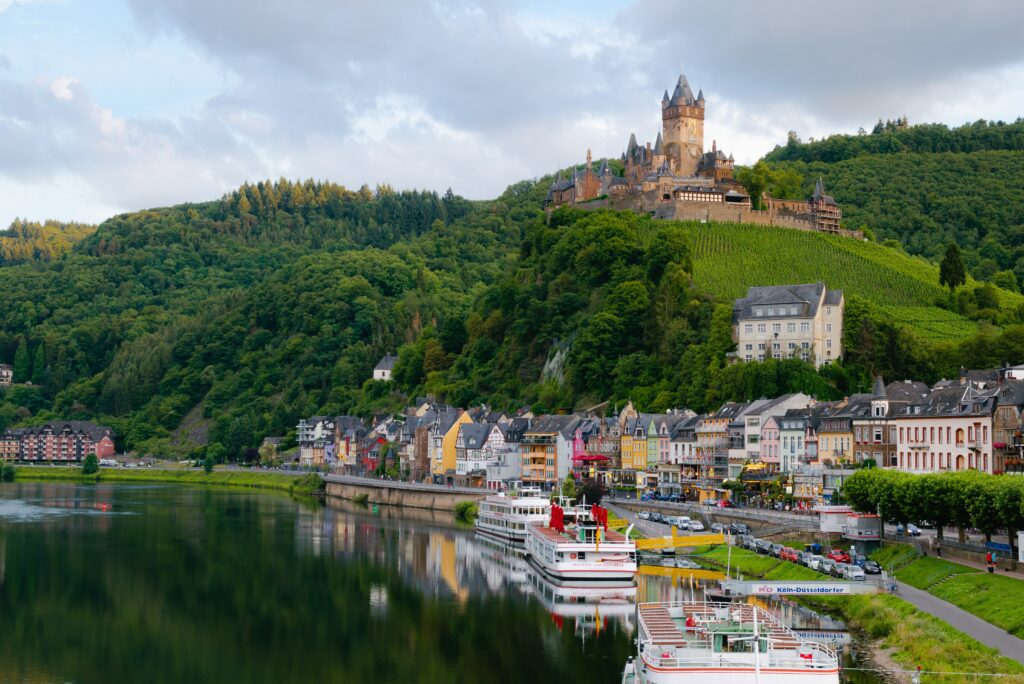Ansicht vom Rhein auf Cochem